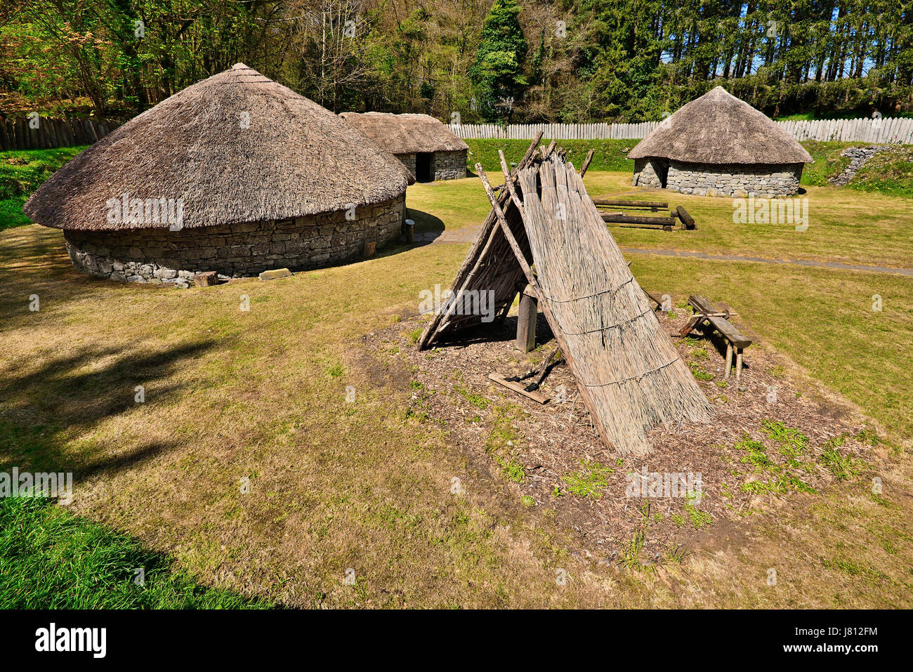 Ireland, County Clare, Craggaunowen, Living Past Experience, Reconstructed Ring Fort dwelling. Stock Photo
