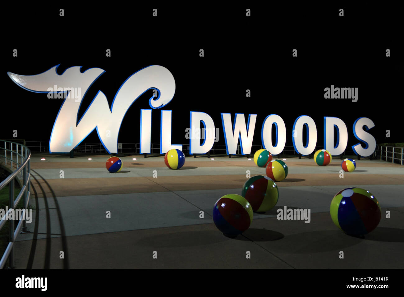 The Wildwoods New Jersey Welcome Sign At Night Wildwood Nj Usa Stock Photo Alamy