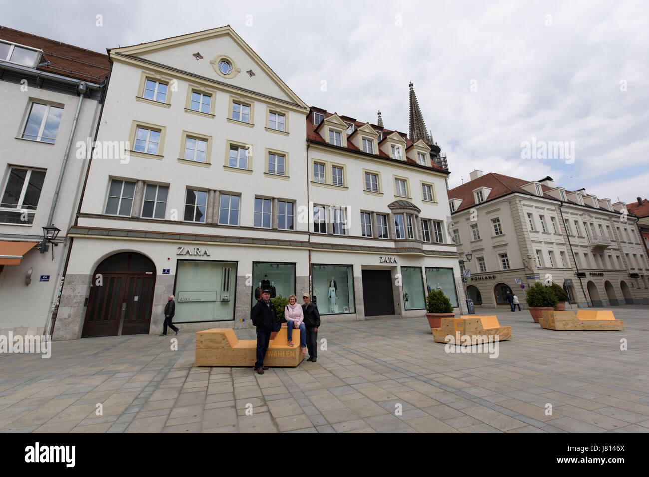 Regensburg (von lateinisch Castra Regina; auch lat. Ratisbona und Ratispona) ist die Hauptstadt des Regierungsbezirks Oberpfalz mit Sitz der Regierung Stock Photo