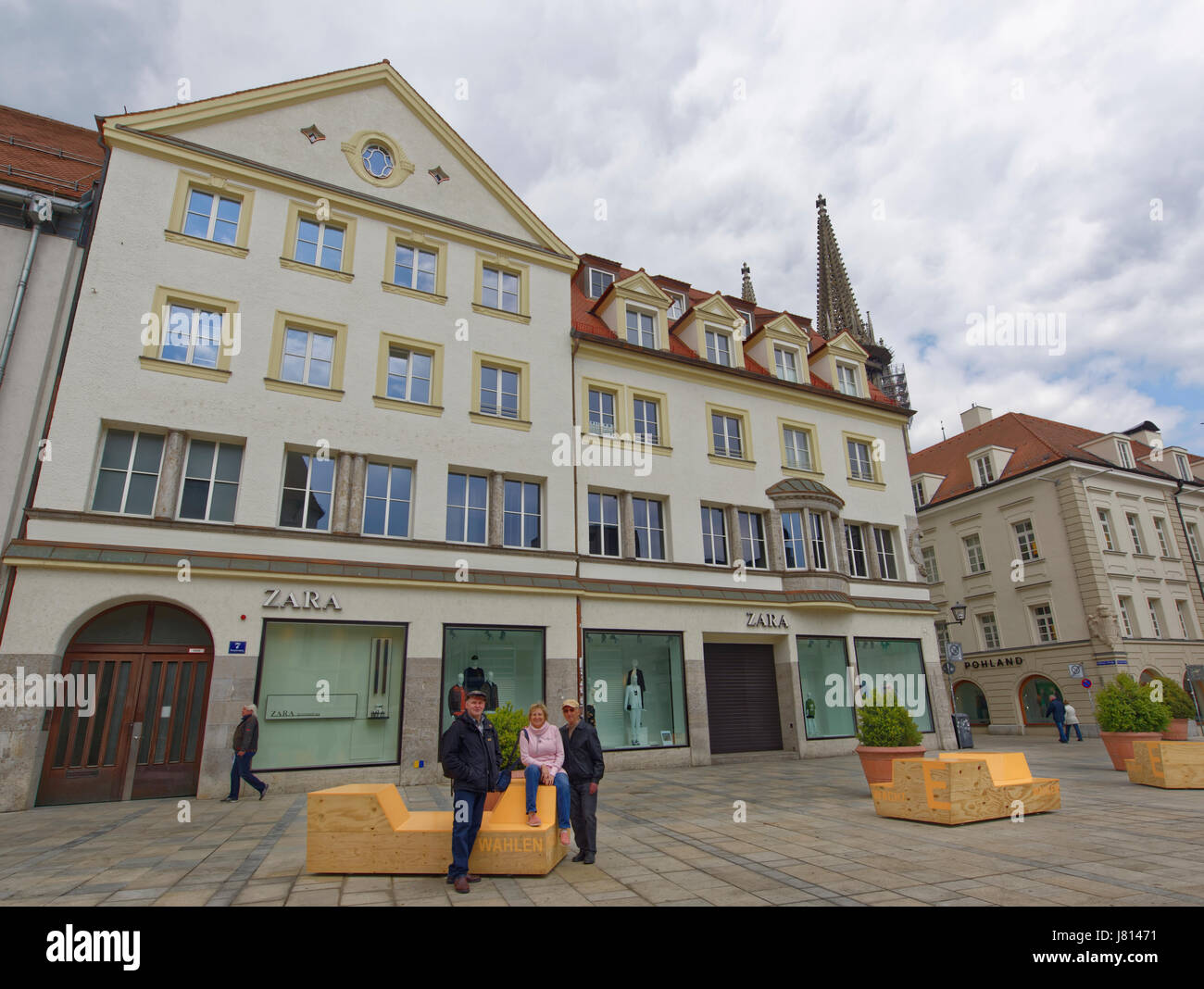 Regensburg (von lateinisch Castra Regina; auch lat. Ratisbona und Ratispona) ist die Hauptstadt des Regierungsbezirks Oberpfalz mit Sitz der Regierung Stock Photo