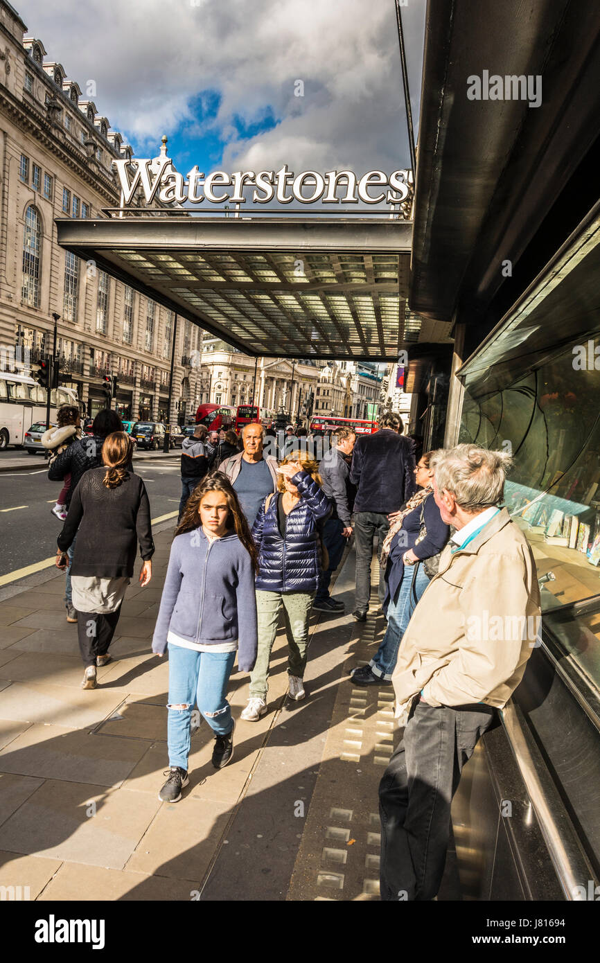 Waterstones Piccadilly High Resolution Stock Photography and Images Alamy