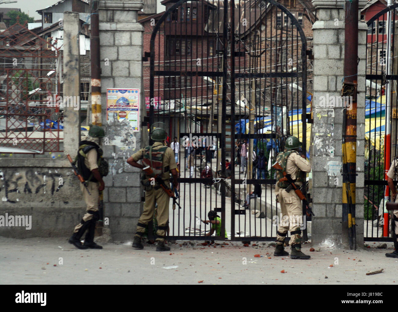 Srinagar, Indian Administered Kashmir. 26th May, 2017. Kashmiri Protesters trying to throw stones at (unseen)Indian police outside grand Jamia Mosque in Down Area of Srinagar.protest against.Army Major Leetul Gogoi tied a Kashmiri man Farooq Dar Residents of the tiny village in Budgam district to the bonnet of a jeep as a human shield and drove him around for five hours across 17 villages over 28km on April 9.The joint resistance camp has called for peaceful protests after Friday prayers against Army Major Leetul Gogoi . Credit: Sofi Suhail/Alamy Live News Stock Photo