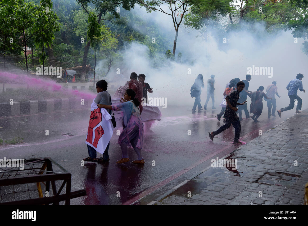 Dhaka, Bangladesh. 26th May, 2017. Police have lobbed teargas shells ...