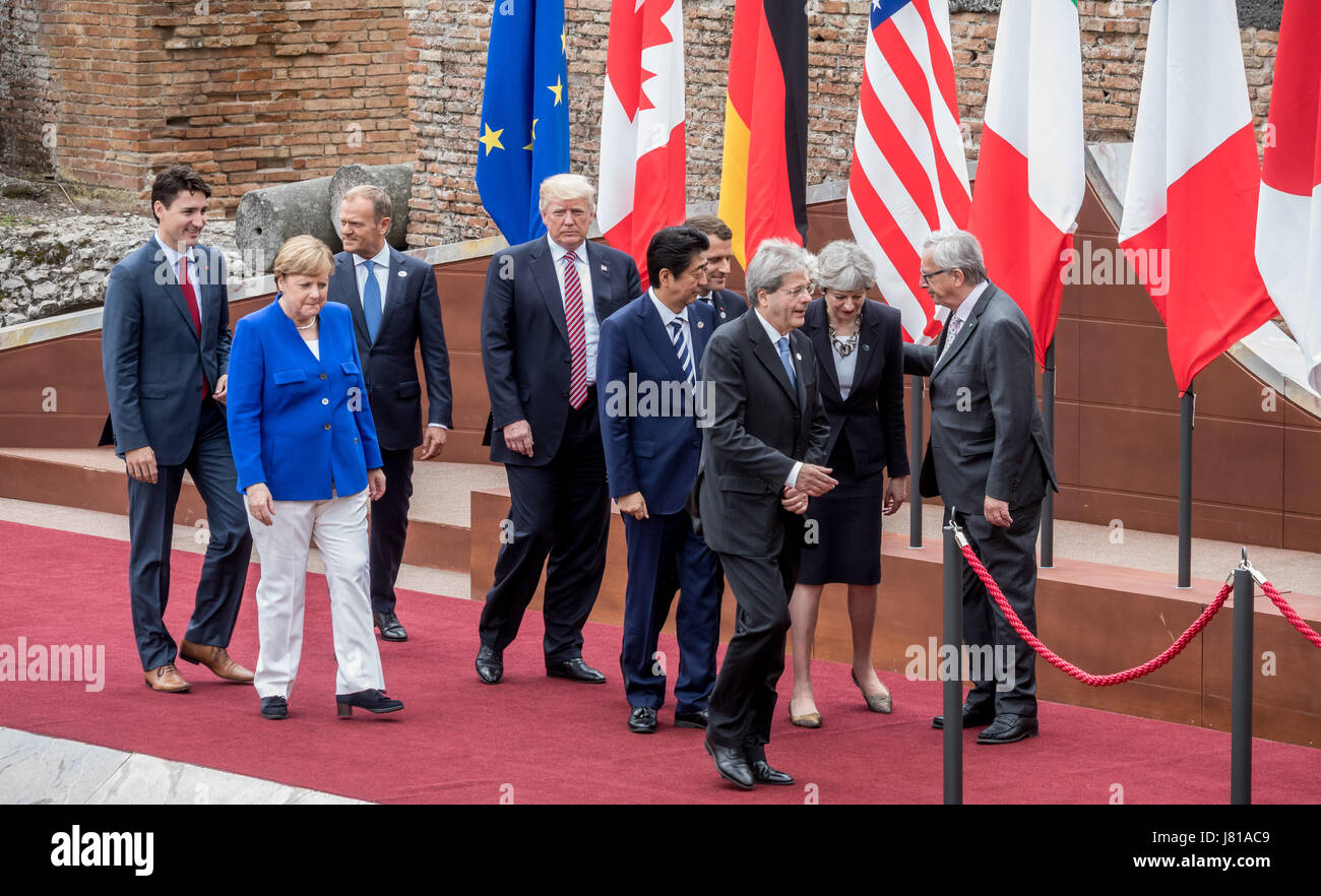Sicily, Italy. 26th May, 2017. Canada's Prime Minister Justin Trudeau (L-R) walks behind Germany's Chancellor Angela Merken, President of the European Council Donald Tusk, US President Donald Trump, Japan's Prime Minister Shinzo Abe, President of France Emmanuel Macron, Italy's Minister President Paolo Gentiloni, Britain's Theresa May and the European Commission Jean-Claude Juncker off the podium after the 'family portrait' at the G7 summit in Taormina in Sicily, Italy, 26 May 2017. The heads of the G7 states meet in Sicily from 26 May until 27 May 2017. Credit: dpa/Alamy Live News Stock Photo