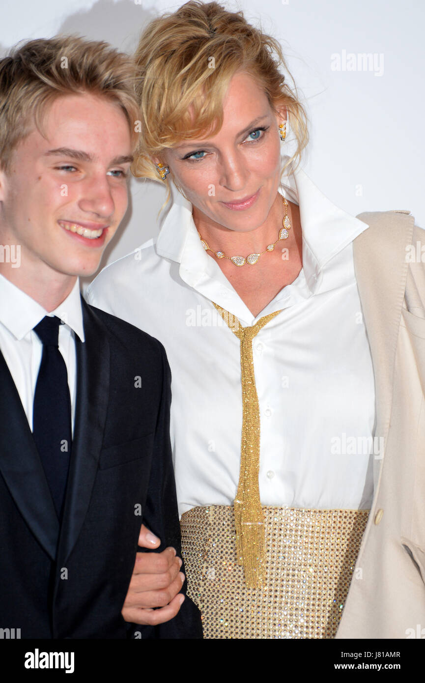 Uma Thurman & son Levon Roan ThurmanHawke at the 24th amfAR gala