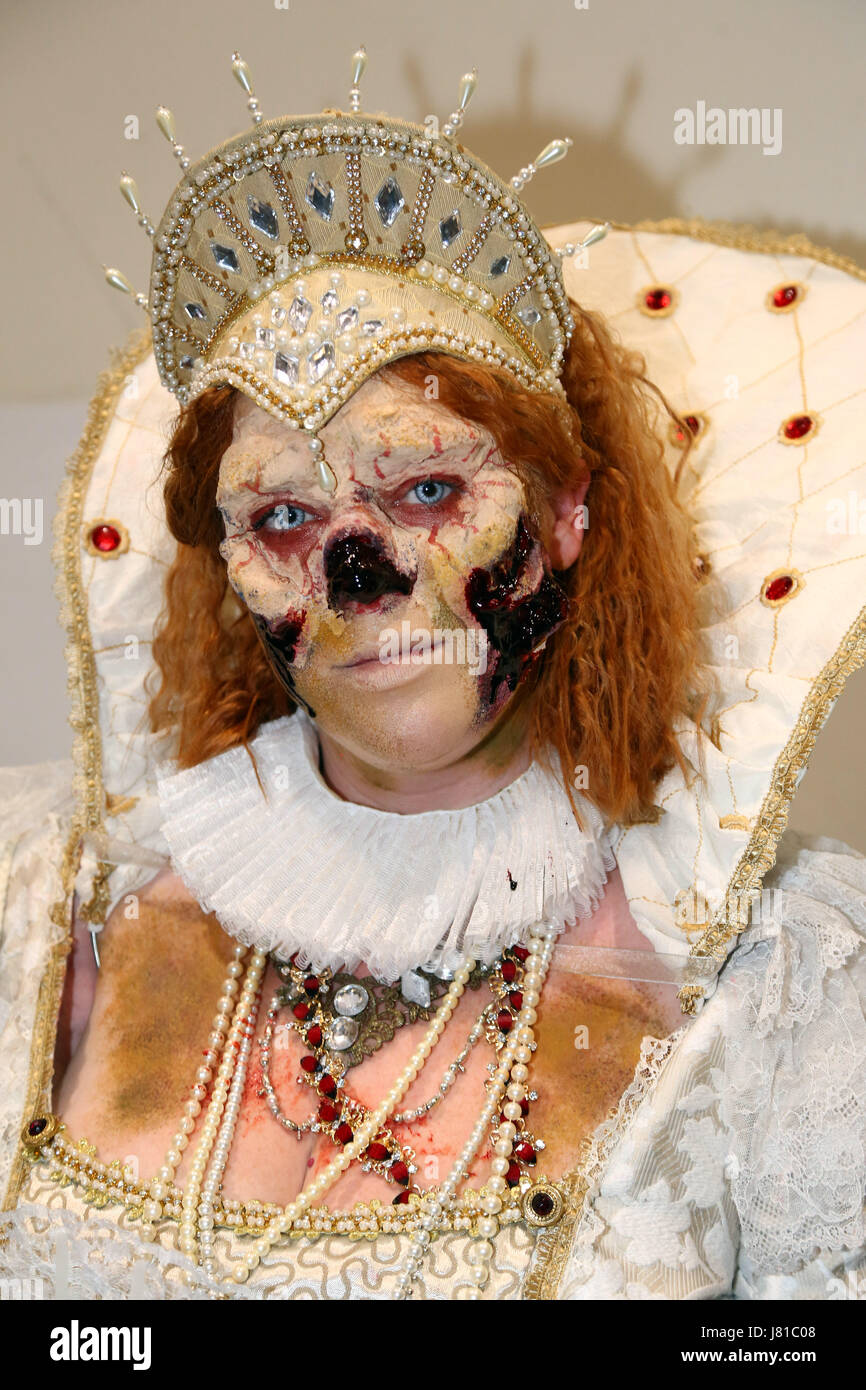 London, UK. 26th May 2017. Queen Elizabeth I came back from the dead for the opening day of MCM Comic Con at Excel in London Credit: Paul Brown/Alamy Live News Stock Photo