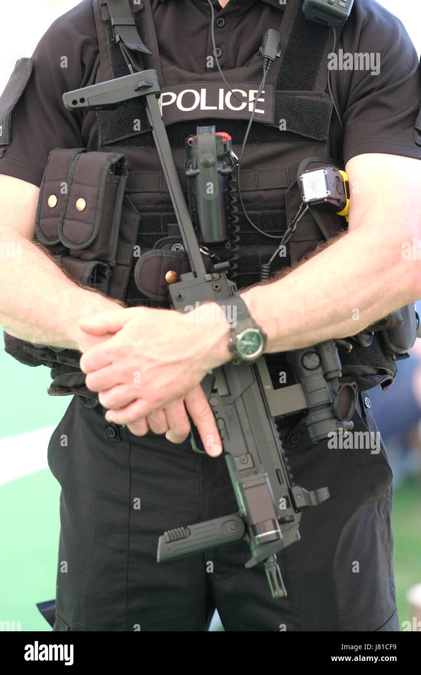 Armed police officers stand hi-res stock photography and images - Alamy