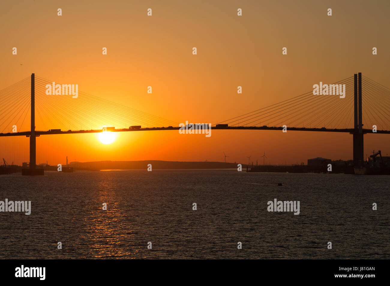 Greenhithe, Kent, United Kingdom. 26th May, 2017. View of the sun setting behind the Queen