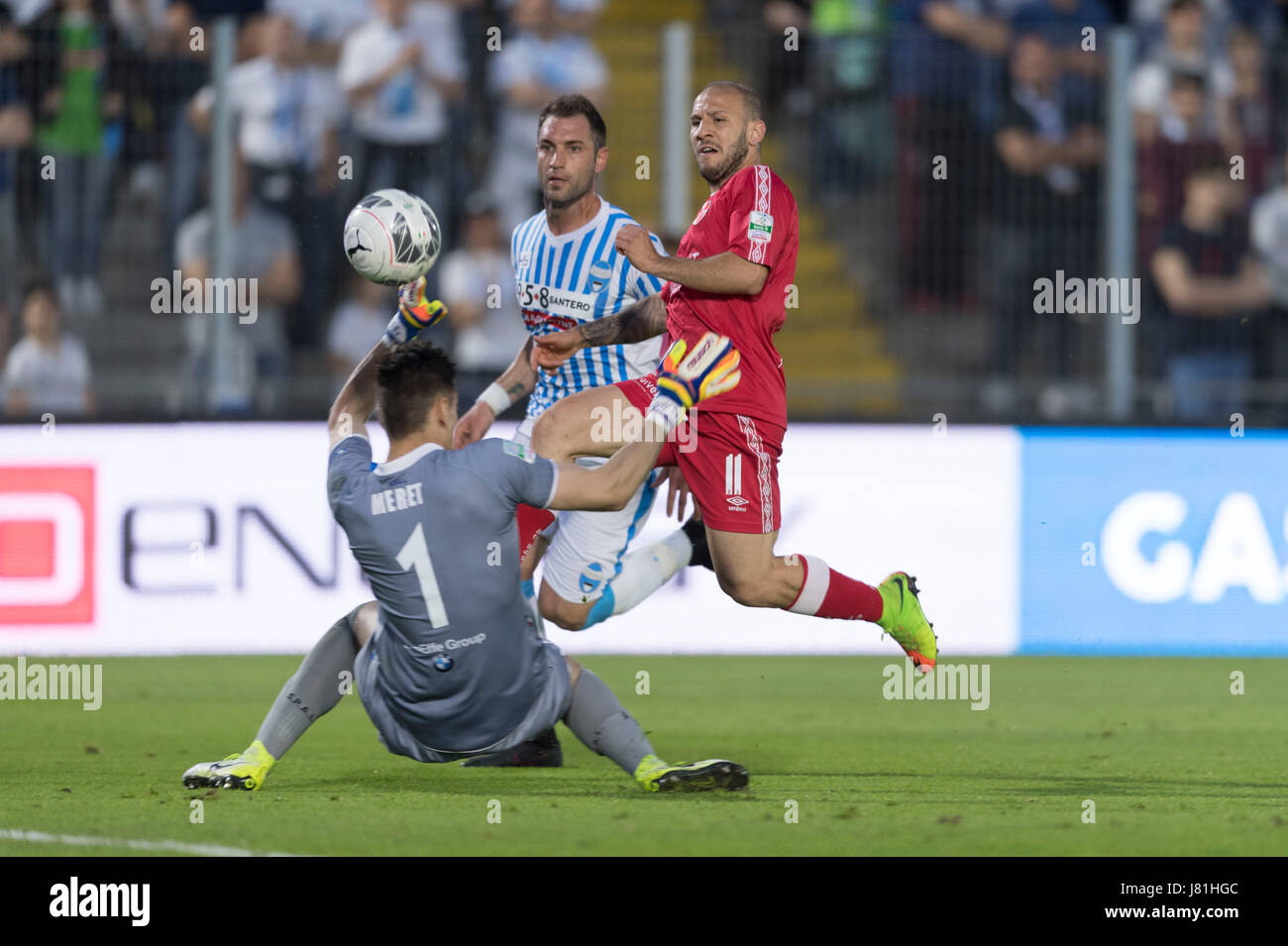 Ferrara, Italy. 18th May, 2017. Alex Meret (SPAL) Football/Soccer : Alex  Meret of SPAL celebrates their league title with the trophy after the  Italian Serie B match between SPAL 2-1 FC Bari