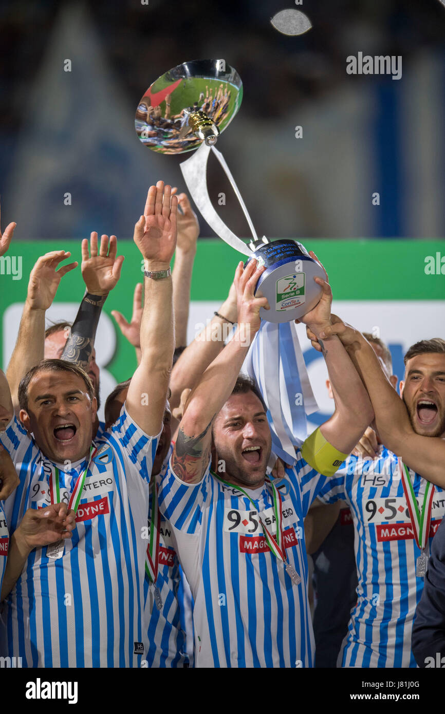 Ferrara, Italy. 18th May, 2017. Alex Meret (SPAL) Football/Soccer : Alex  Meret of SPAL celebrates their league title with the trophy after the  Italian Serie B match between SPAL 2-1 FC Bari