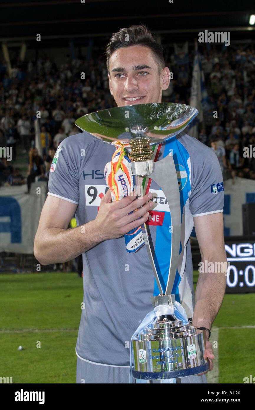 Ferrara, Italy. 18th May, 2017. Alex Meret (SPAL) Football/Soccer : Alex  Meret of SPAL celebrates their league title with the trophy after the  Italian Serie B match between SPAL 2-1 FC Bari