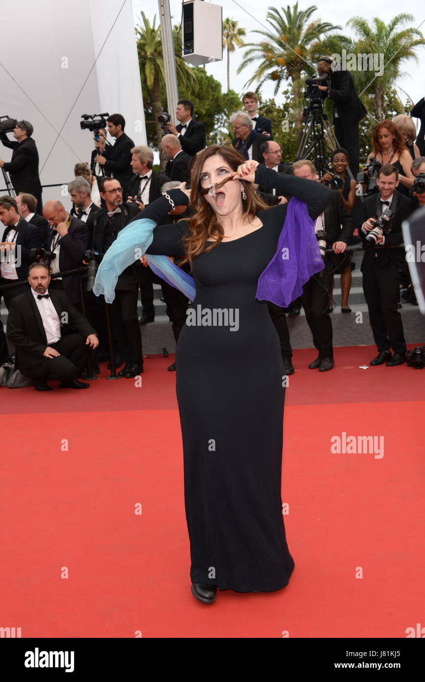 Cannes, France. 26th May, 2017.  Member of the Feature Film jury Agnes Jaoui attends 'Amant Double (L'Amant Double')' Red Carpet Arrivals during the 70th annual Cannes Film Festival at Palais des Festivals on May 26, 2017 in Cannes, France Credit: Frederick Injimbert/ZUMA Wire/Alamy Live News Stock Photo