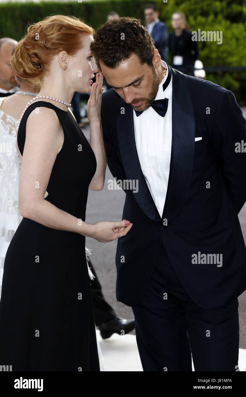 Jessica Chastain and Gian Luca Passi de Preposulo attending the amfAR's 24th Cinema Against Aids Gala during 70th Cannes Film Festival at Hotel du Cap-Eden-Roc in Antibes on May 25, 2017 | Verwendung weltweit/picture alliance Stock Photo