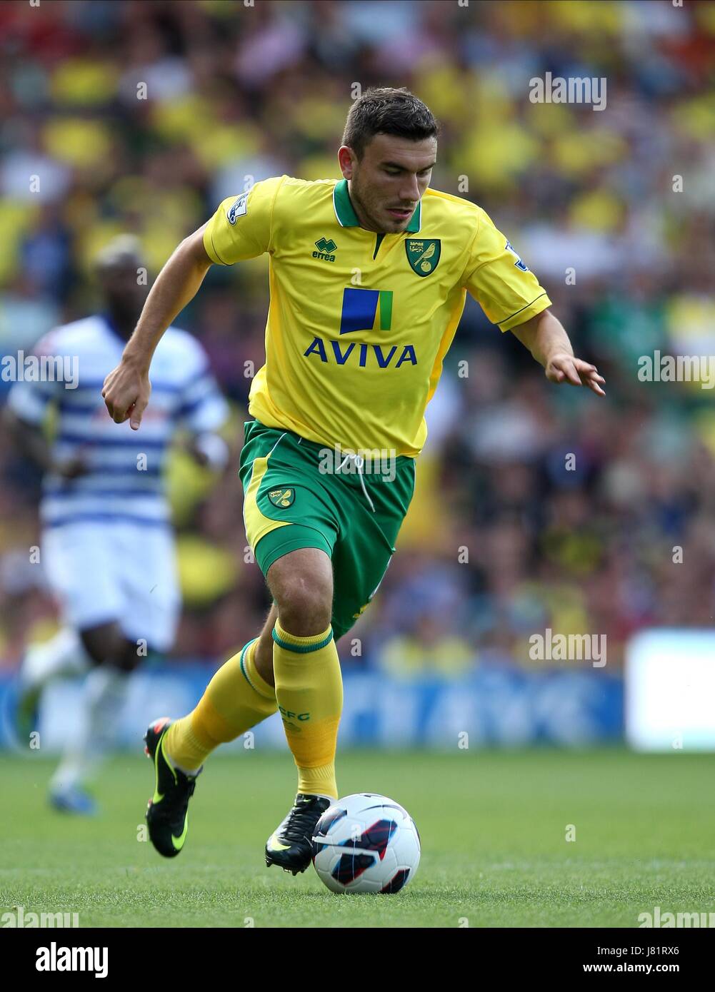 ROBERT SNODGRASS NORWICH CITY FC NORWICH CITY V QPR BARCLAYS PREMIER LEAGUE CARROW ROAD, NORWICH, ENGLAND 25 August 2012 GAO57018     WARNING! This Photograph May Only Be Used For Newspaper And/Or Magazine Editorial Purposes. May Not Be Used For Publications Involving 1 player, 1 Club Or 1 Competition  Without Written Authorisation From Football DataCo Ltd. For Any Queries, Please Contact Football DataCo Ltd on +44 (0) 207 864 9121 Stock Photo