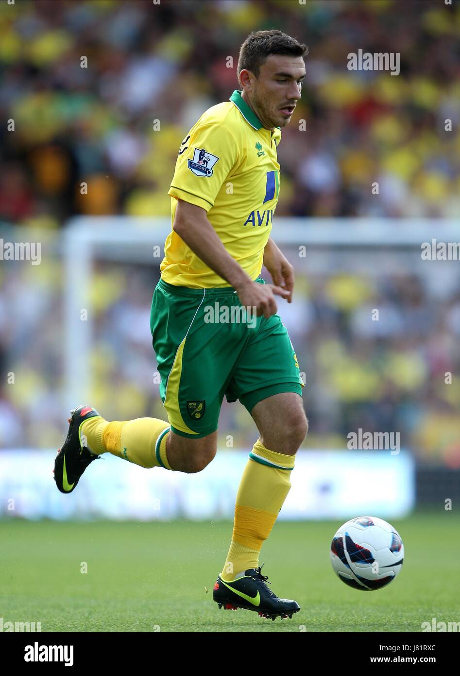 ROBERT SNODGRASS NORWICH CITY FC NORWICH CITY V QPR BARCLAYS PREMIER LEAGUE CARROW ROAD, NORWICH, ENGLAND 25 August 2012 GAO57023     WARNING! This Photograph May Only Be Used For Newspaper And/Or Magazine Editorial Purposes. May Not Be Used For Publications Involving 1 player, 1 Club Or 1 Competition  Without Written Authorisation From Football DataCo Ltd. For Any Queries, Please Contact Football DataCo Ltd on +44 (0) 207 864 9121 Stock Photo