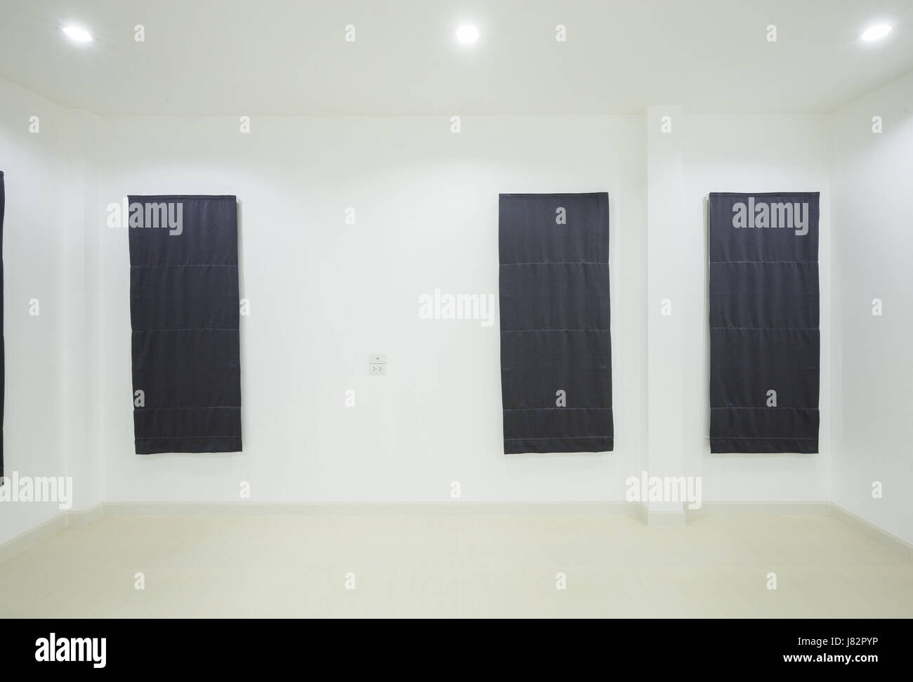empty white room with window in home Stock Photo - Alamy