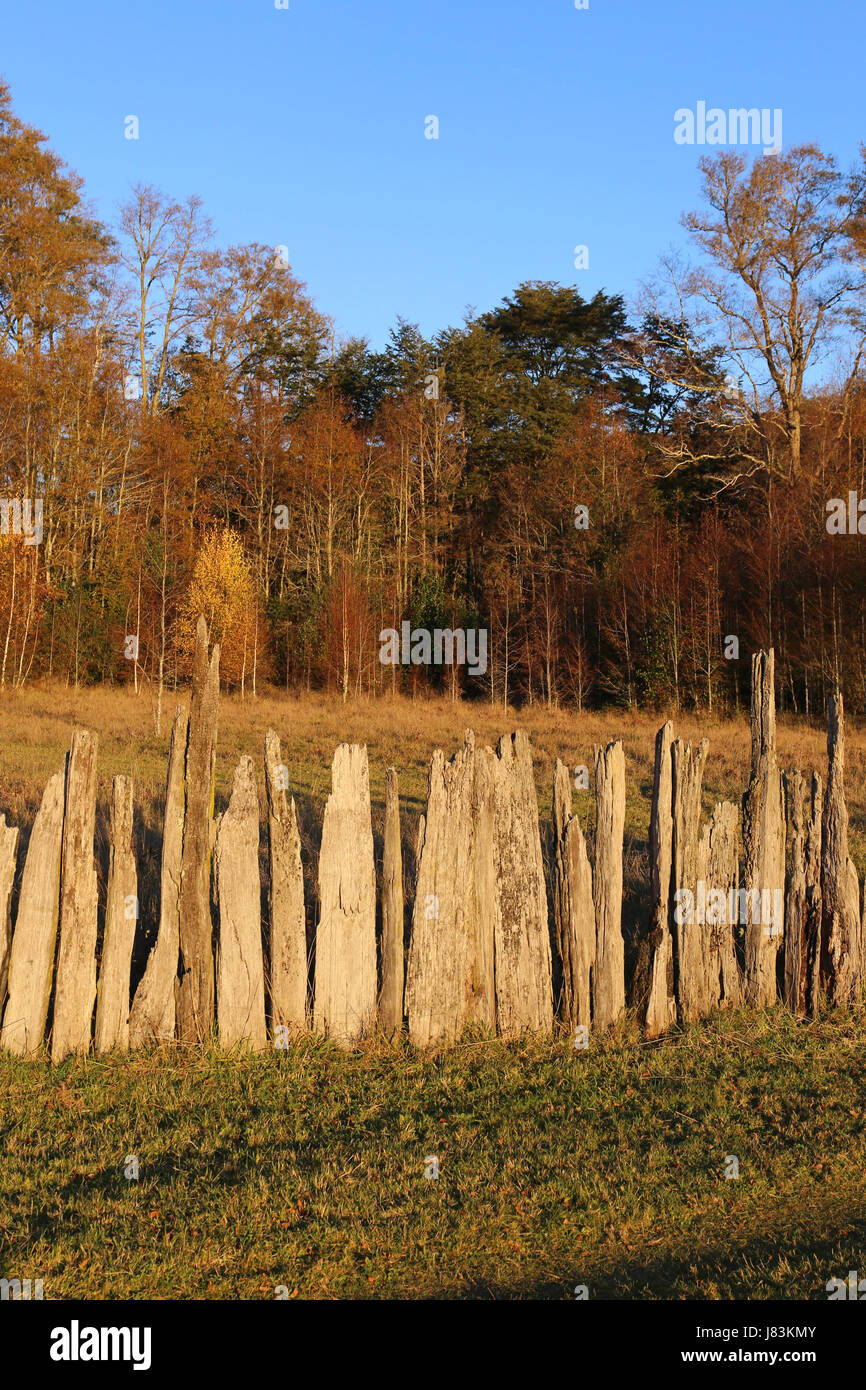 Old paling fence hi-res stock photography and images - Alamy