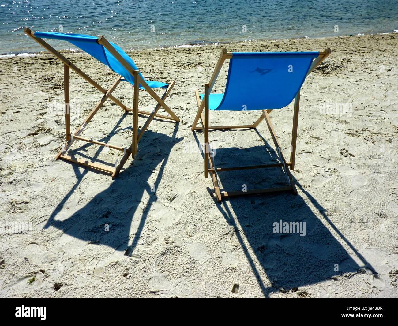 chaise longue reclining chair facilitate ease resting relax recover