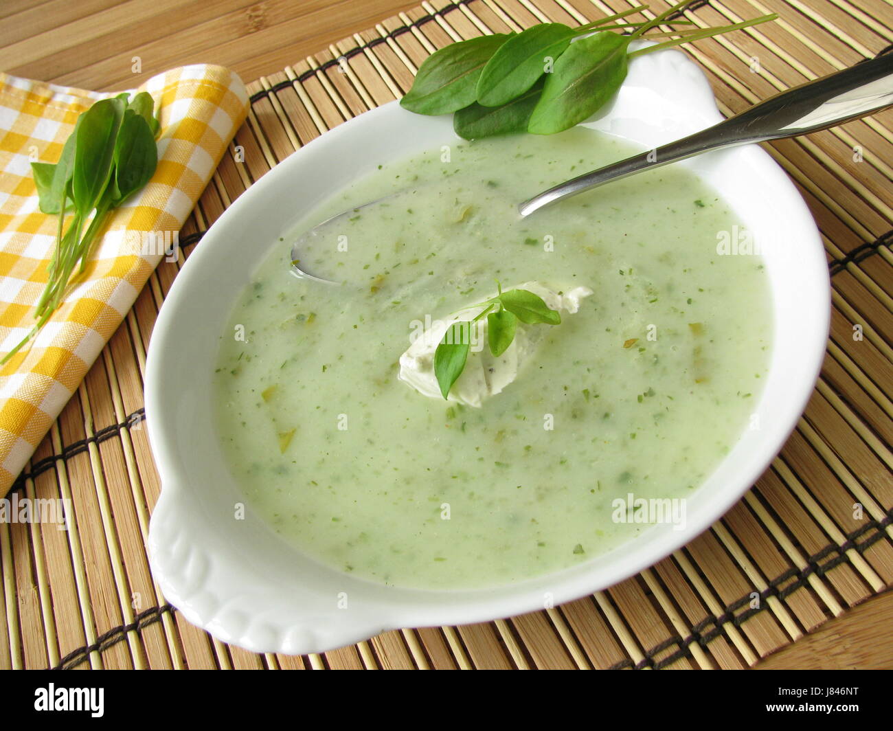 soup green spring sauce pottage herbs soup sauerampfersuppe sauerampfer ...