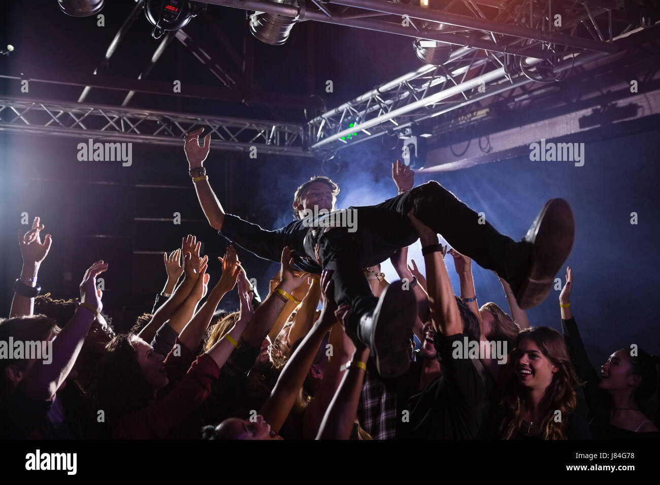 Crowd Surfing Stock Photos & Crowd Surfing Stock Images Alamy
