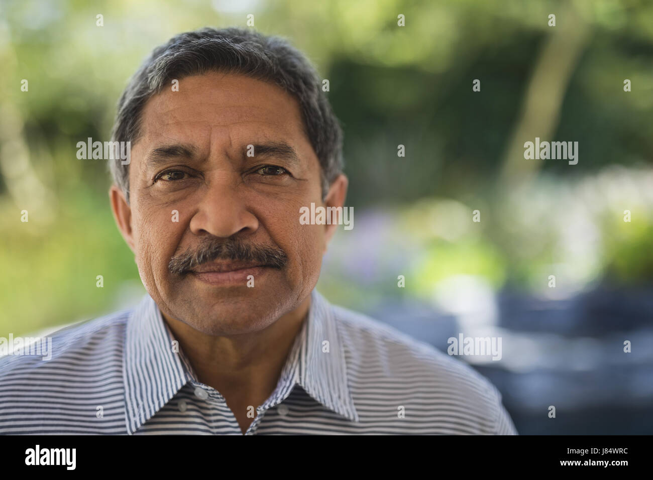Black man porch computer hi-res stock photography and images - Alamy