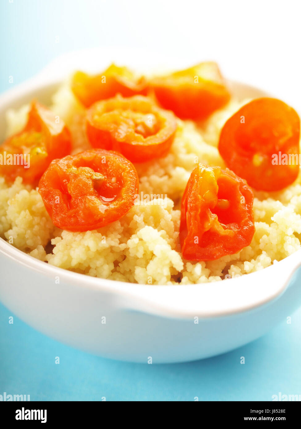 wheat tomato millet cooked starch carbohydrate couscous food aliment