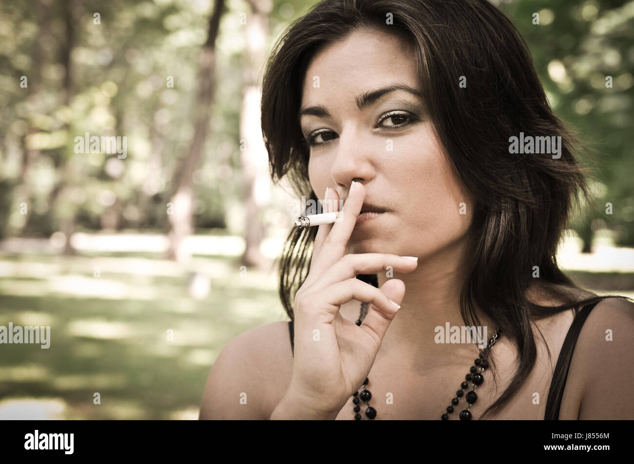 курящие турецкие актрисы. хазал кая курит. курящие турецкие актрисы. курящие турецкие актеры. турция курящие девушки.