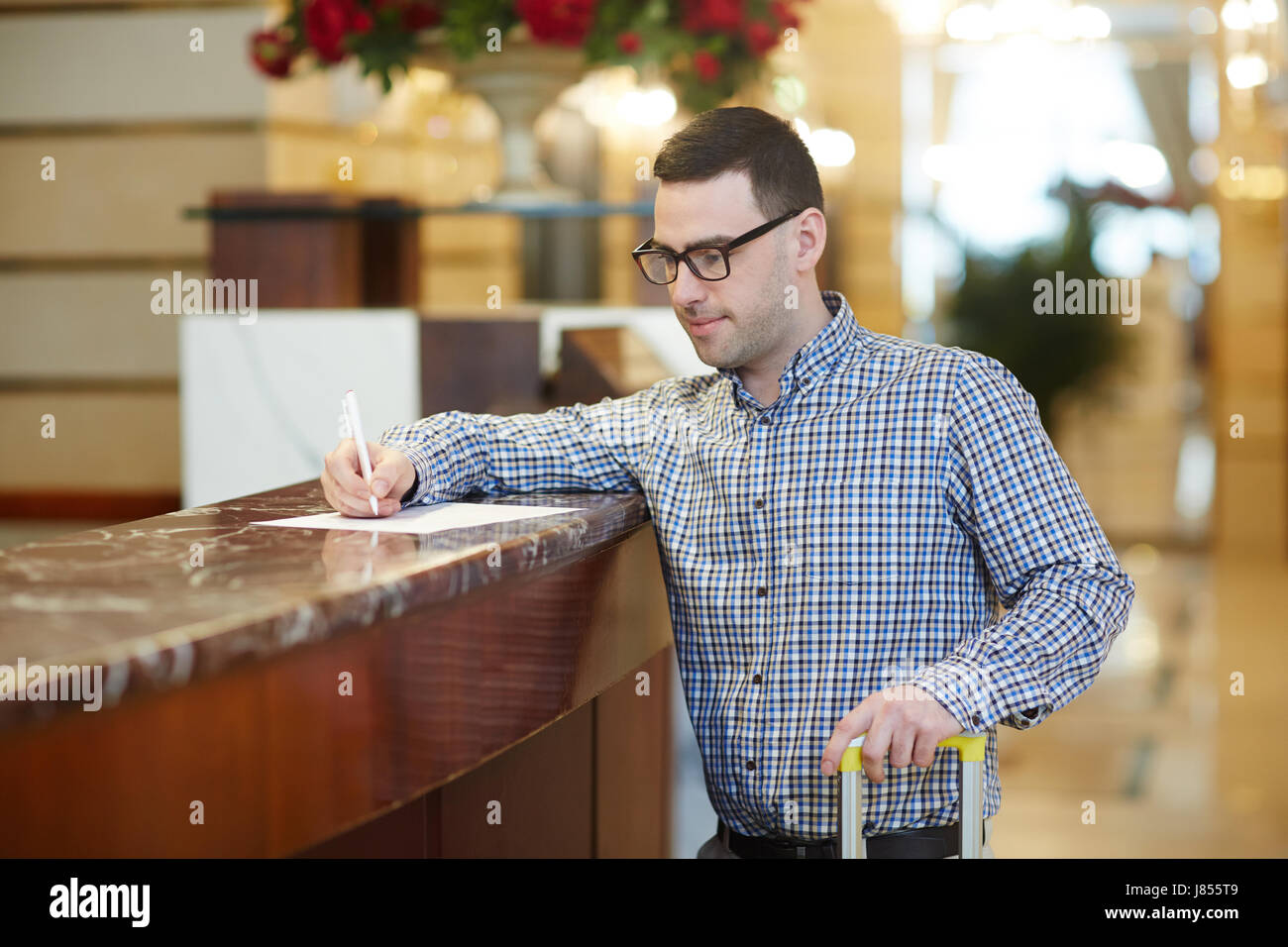Arrival departure hotel hi-res stock photography and images - Alamy