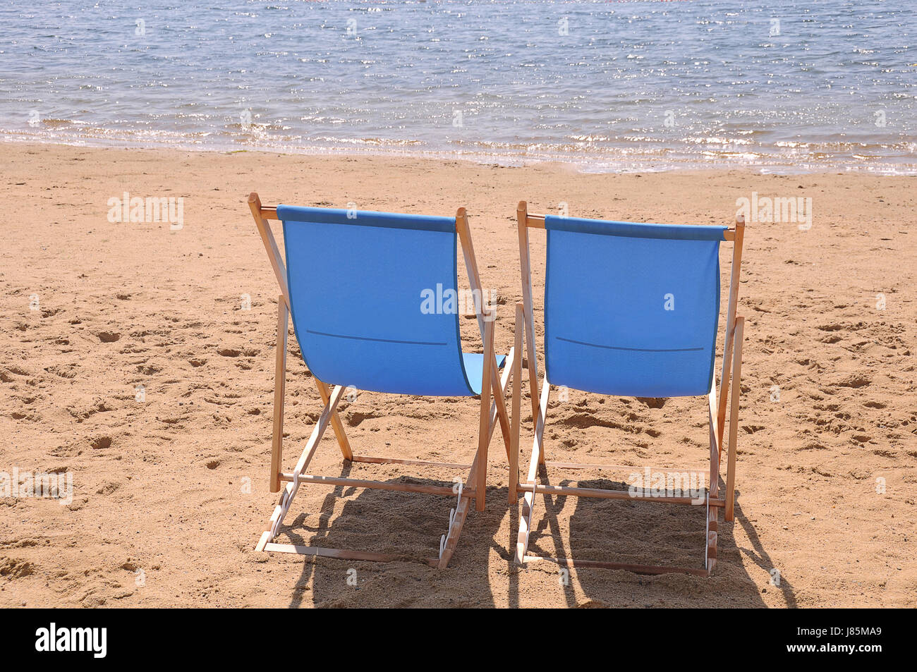 lie lying lies reclining chair beach chairs sands sand relaxation