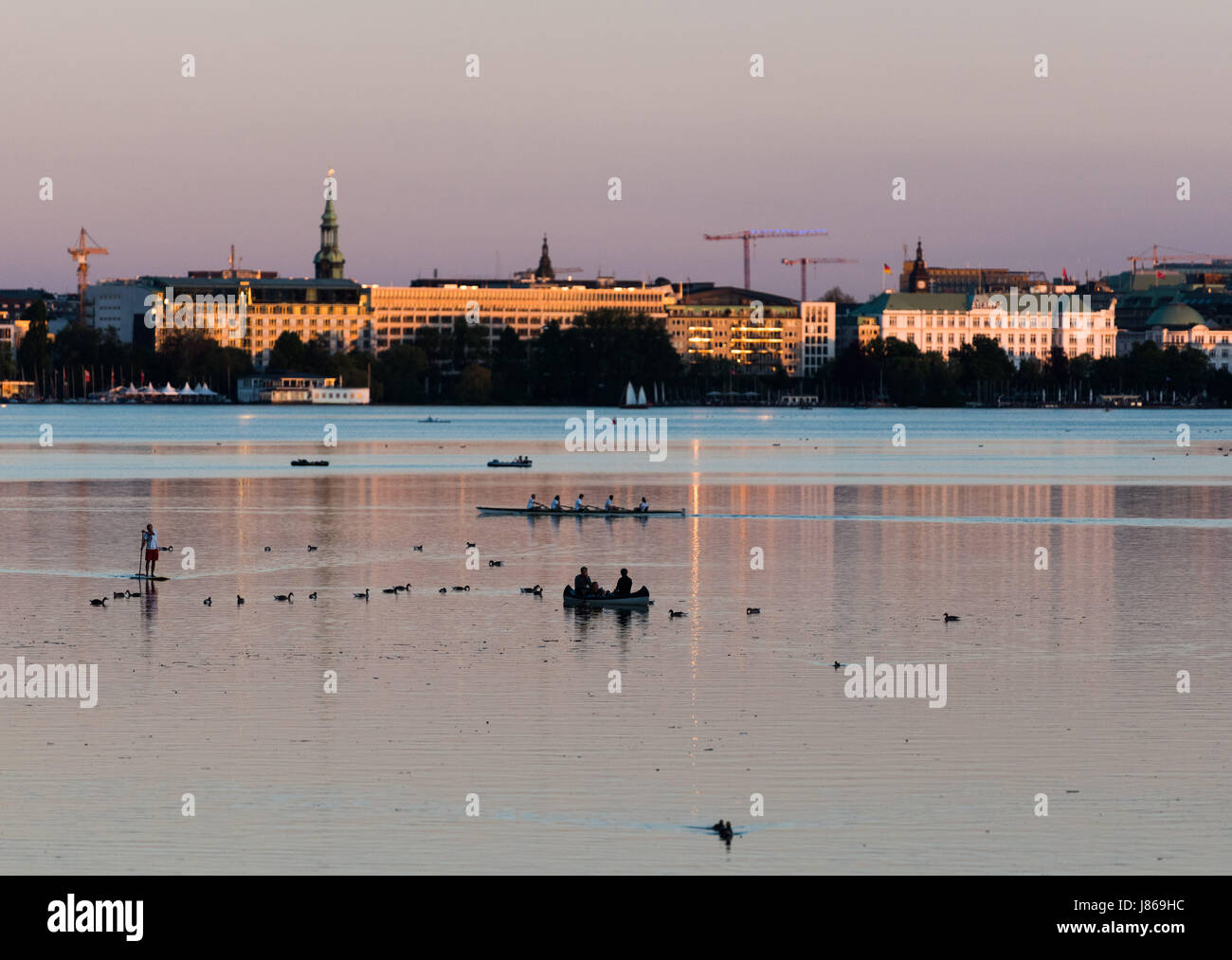 Hamburg, Germany. 26th May, 2017. A Stand up paddleboarder, a kayak and