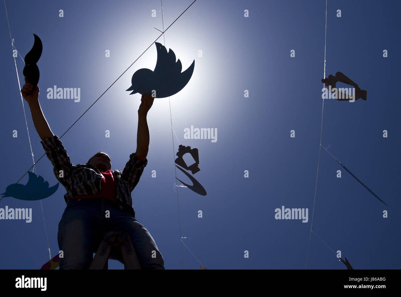 Gaza City, The Gaza Strip, Palestine. 27th May, 2017. A Palestinian