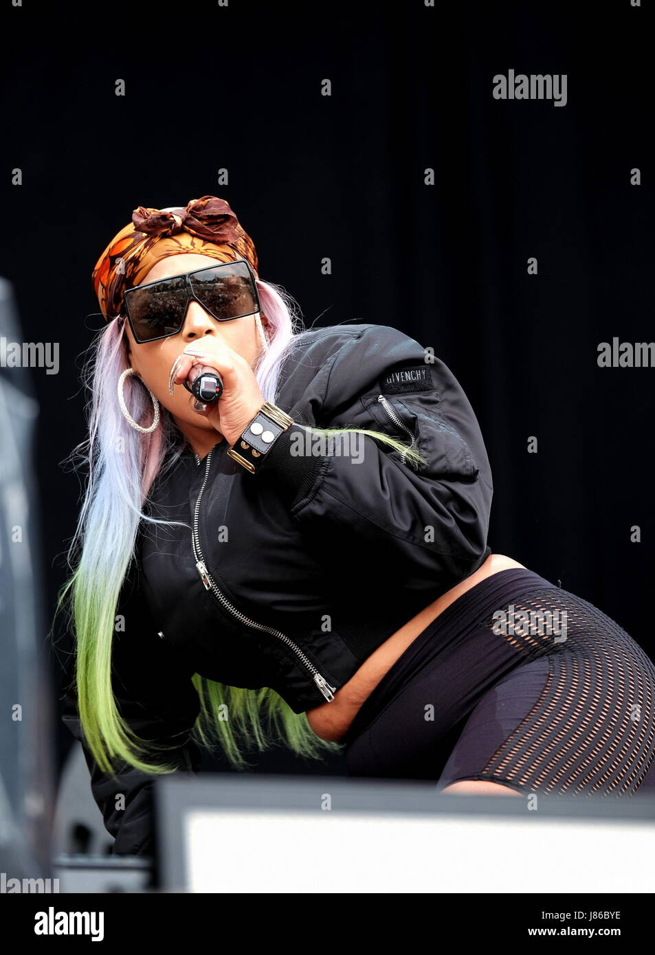 Hampshire, UK. 27th May, 2017. Common People Day 1 - British female ...