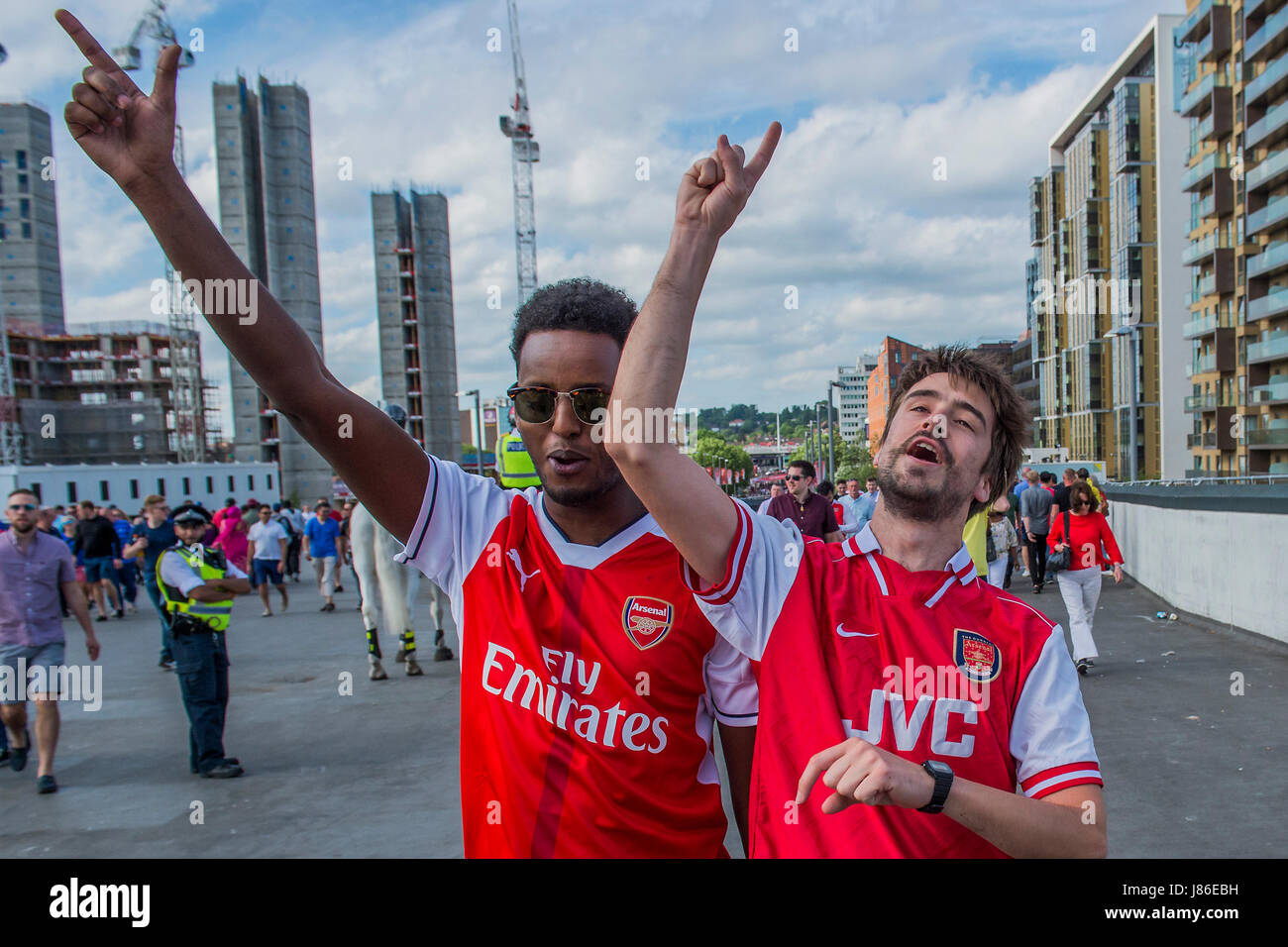 Arsenal Fans Hi Res Stock Photography And Images Alamy