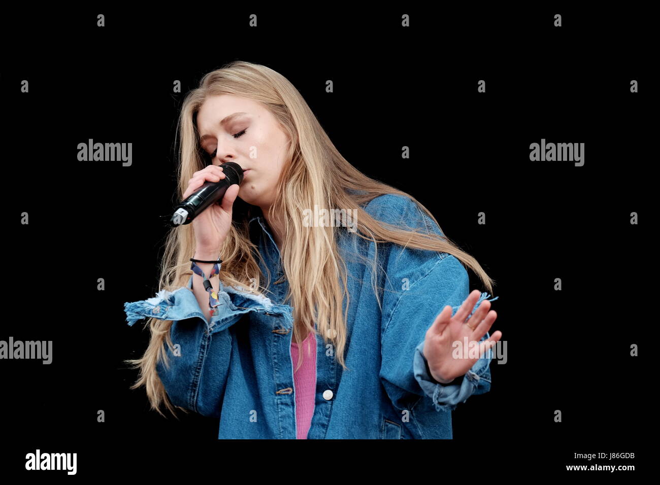 Hampshire, UK. 27th May, 2017. Common People Day 1 - British female singer  Rebecca Claire "Becky" Hill performing at Common People Southampton, 27th  May 2017, Hampshire, UK Credit: DFP Photographic/Alamy Live News