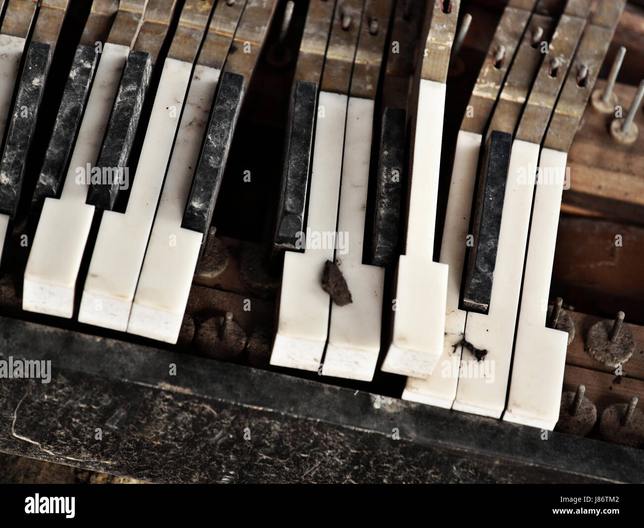 разбитое пианино. разбитый рояль. Broken piano. Broken piano. разбитое пианино.