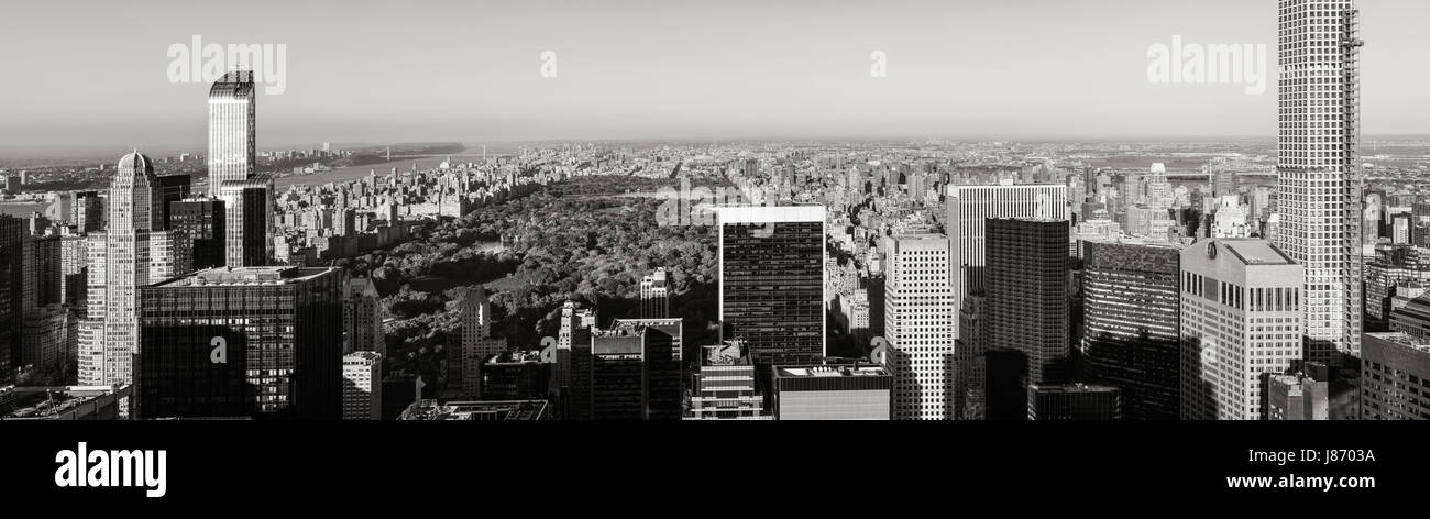 Black & White aerial panoramic view of Central Park with Midtown skyscrapers, Upper West and Upper East Side buildings. Manhattan, New York City Stock Photo
