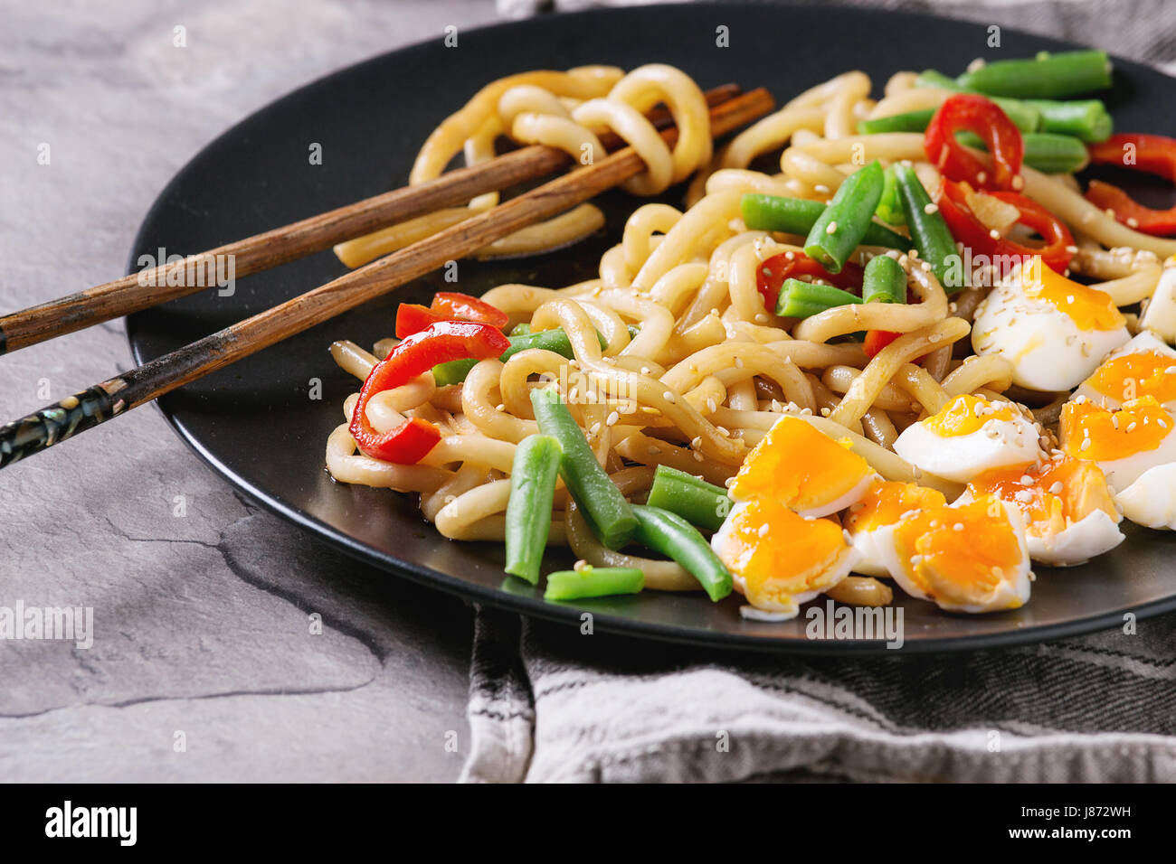 Stir fry udon noodles Stock Photo Alamy
