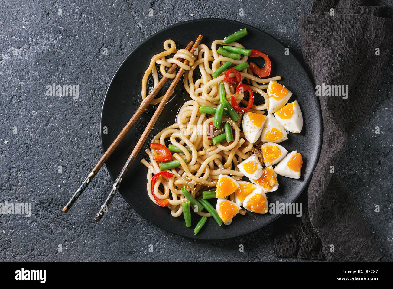 Stir fry udon noodles Stock Photo Alamy