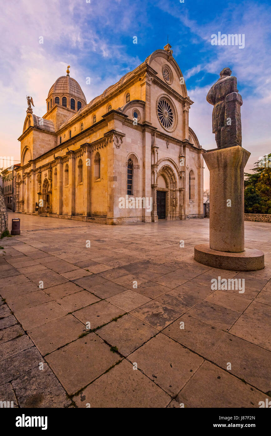 Croatia Dalmatia Sibenik Trg Republike Hrvatske -The Cathedral of St. James and the statue of Giorgio di Matteo Stock Photo