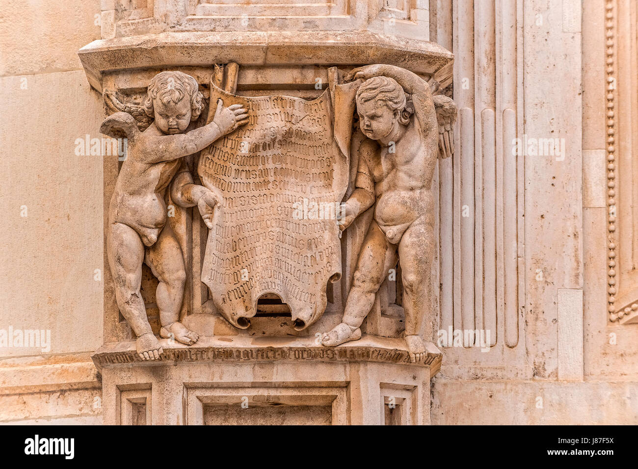 Croatia Dalmatia Sibenik The Cathedral of St. James - transept -2 Renaissance putti with an inscription dedicated to the construction of the cathedral, 1443. underfoot signing the master Juraj Dalmatinac Stock Photo