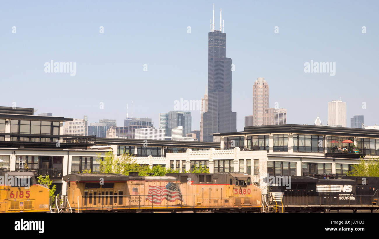 Willis Tower dominates the Chicago skyline as a freight train passes by  homes overlooking train tracks near Union Station Stock Photo - Alamy