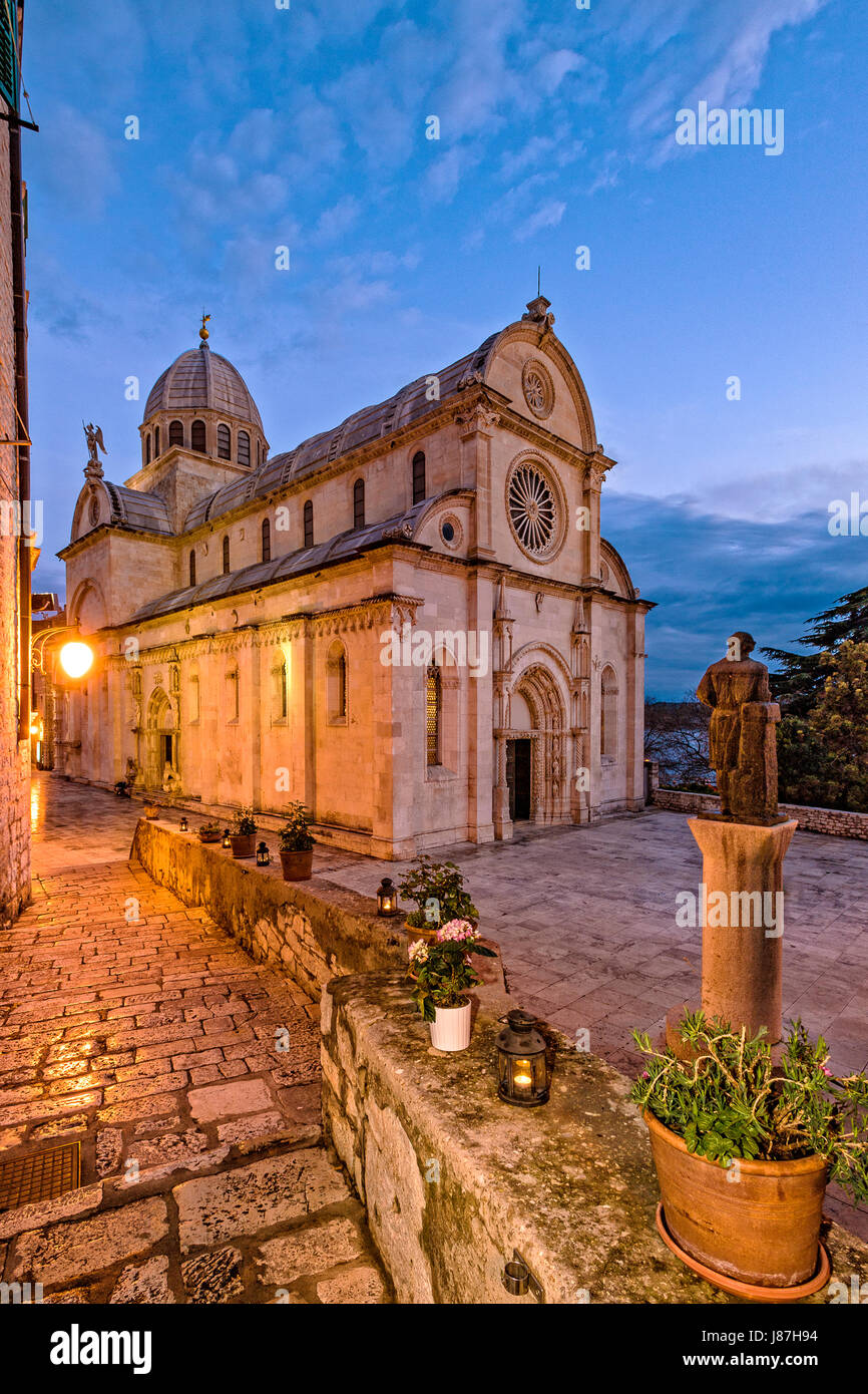 Croatia Dalmatia Sibenik Trg Republike Hrvatske -The Cathedral of St. James and the statue of Giorgio di Matteo Stock Photo