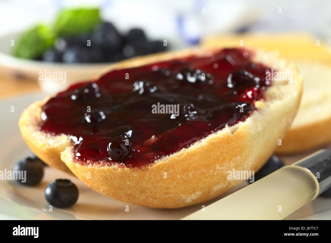 bread, jam, roll, kaiser, bun, preserve, blueberry, food, breakfeast