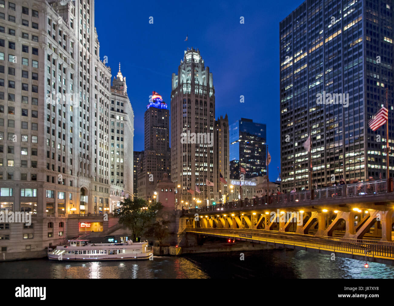 Dusk scenic of buildings and Chicago River USA Stock Photo