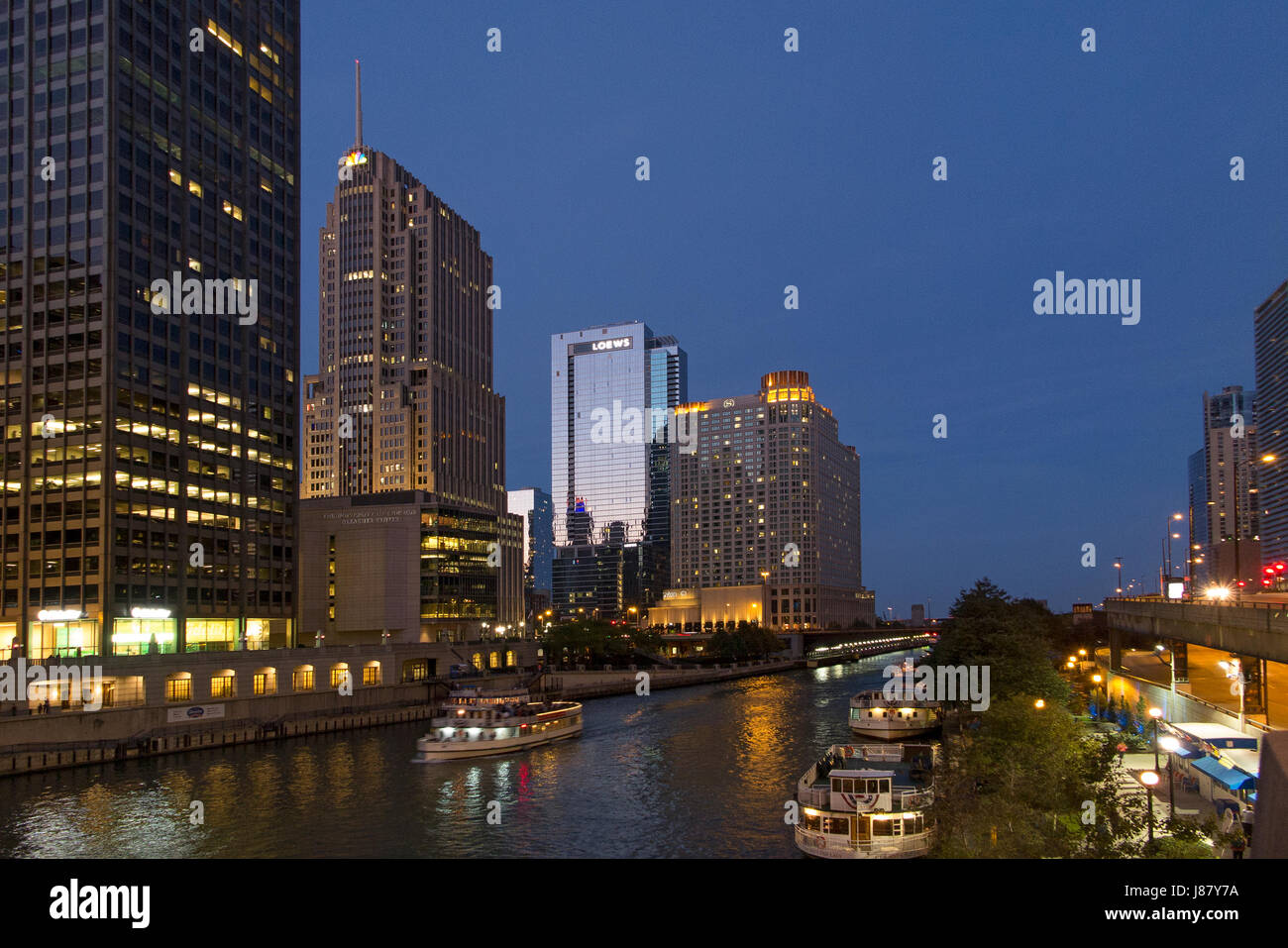 Dusk scenic of buildings and Chicago River USA Stock Photo