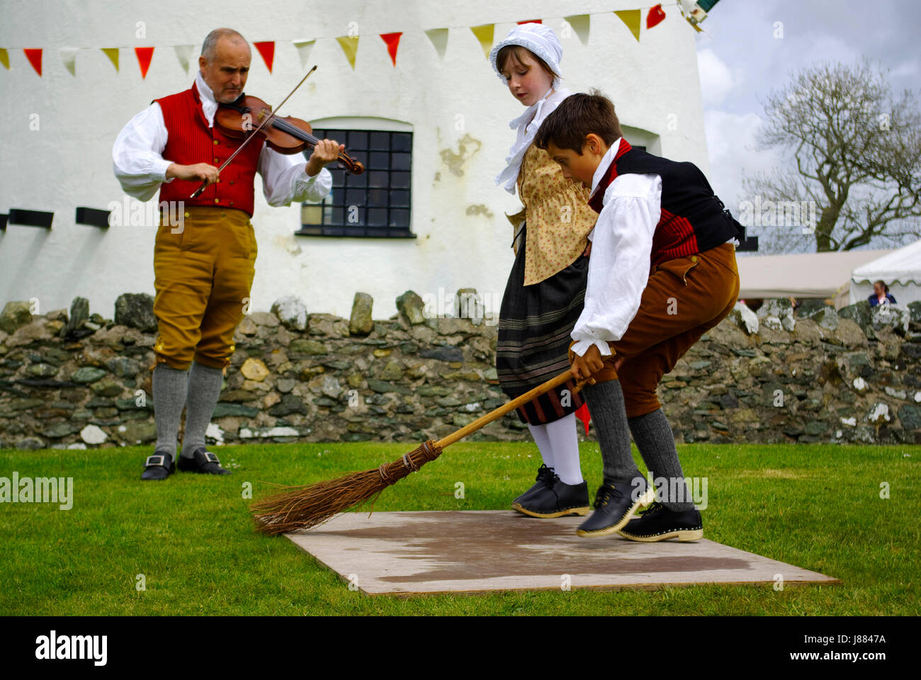 Welsh traditional dress hires stock photography and images Alamy