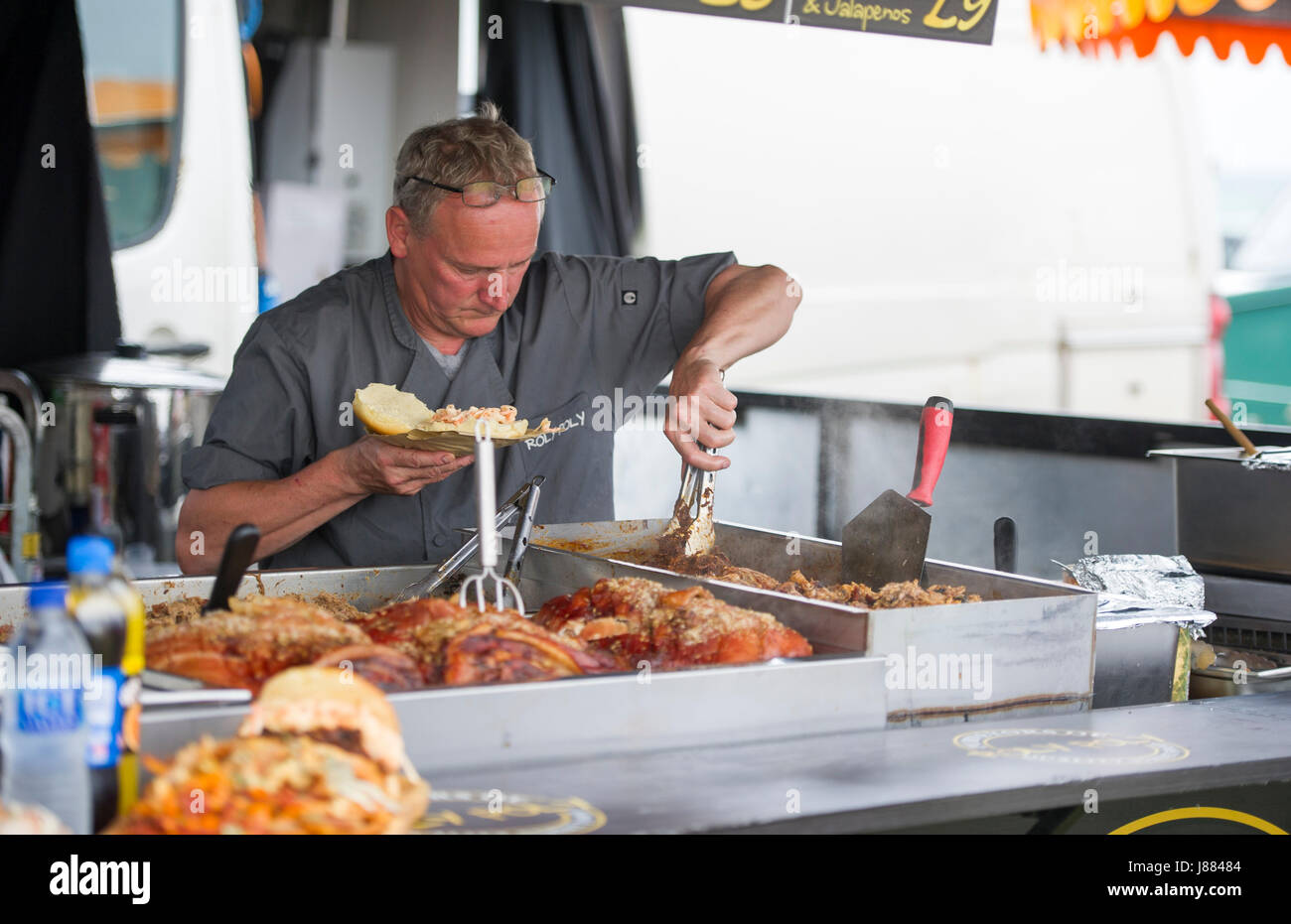 Stall serving pulled pork hires stock photography and images Alamy