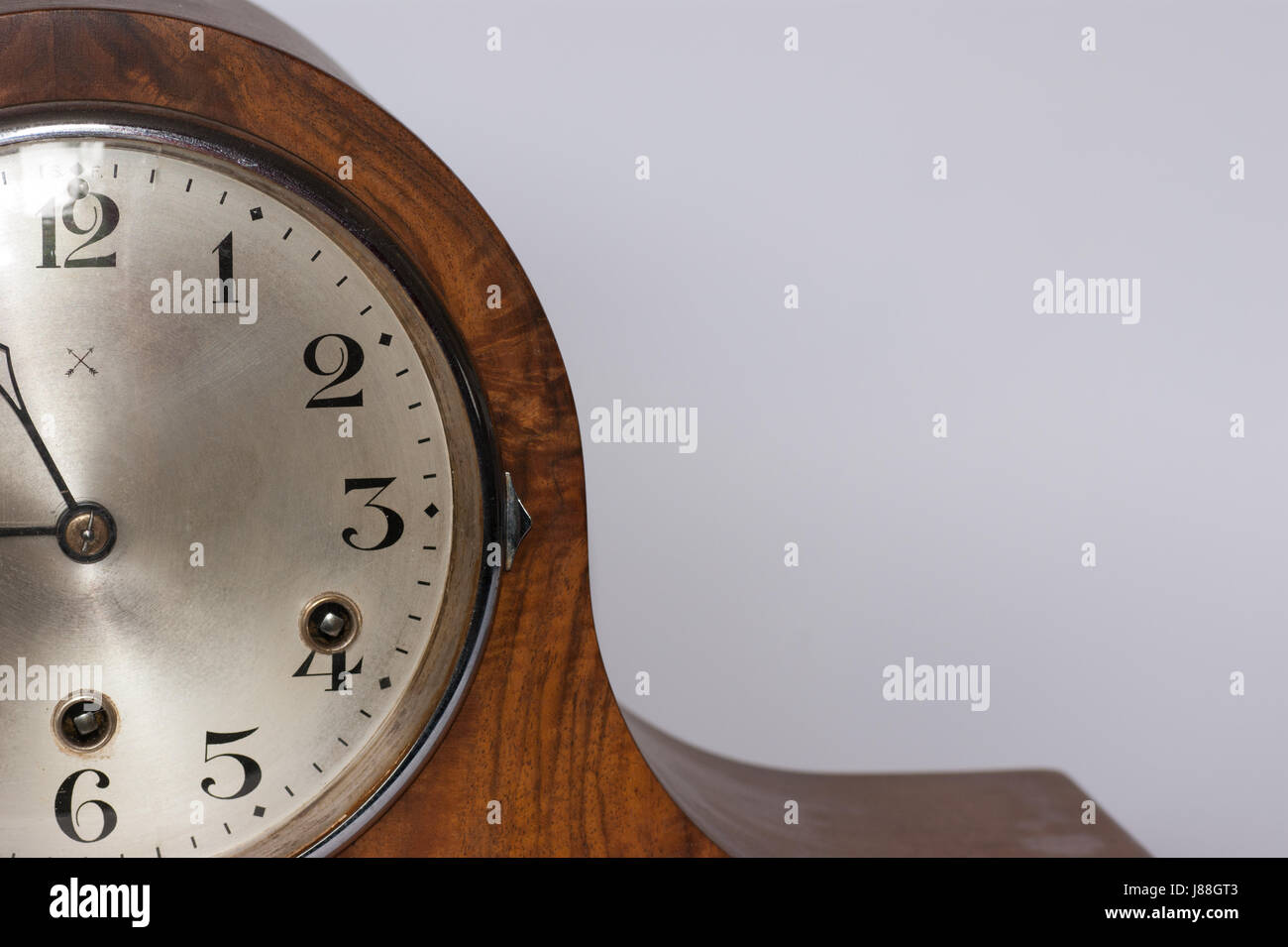 Antique mantel clock hi-res stock photography and images - Alamy