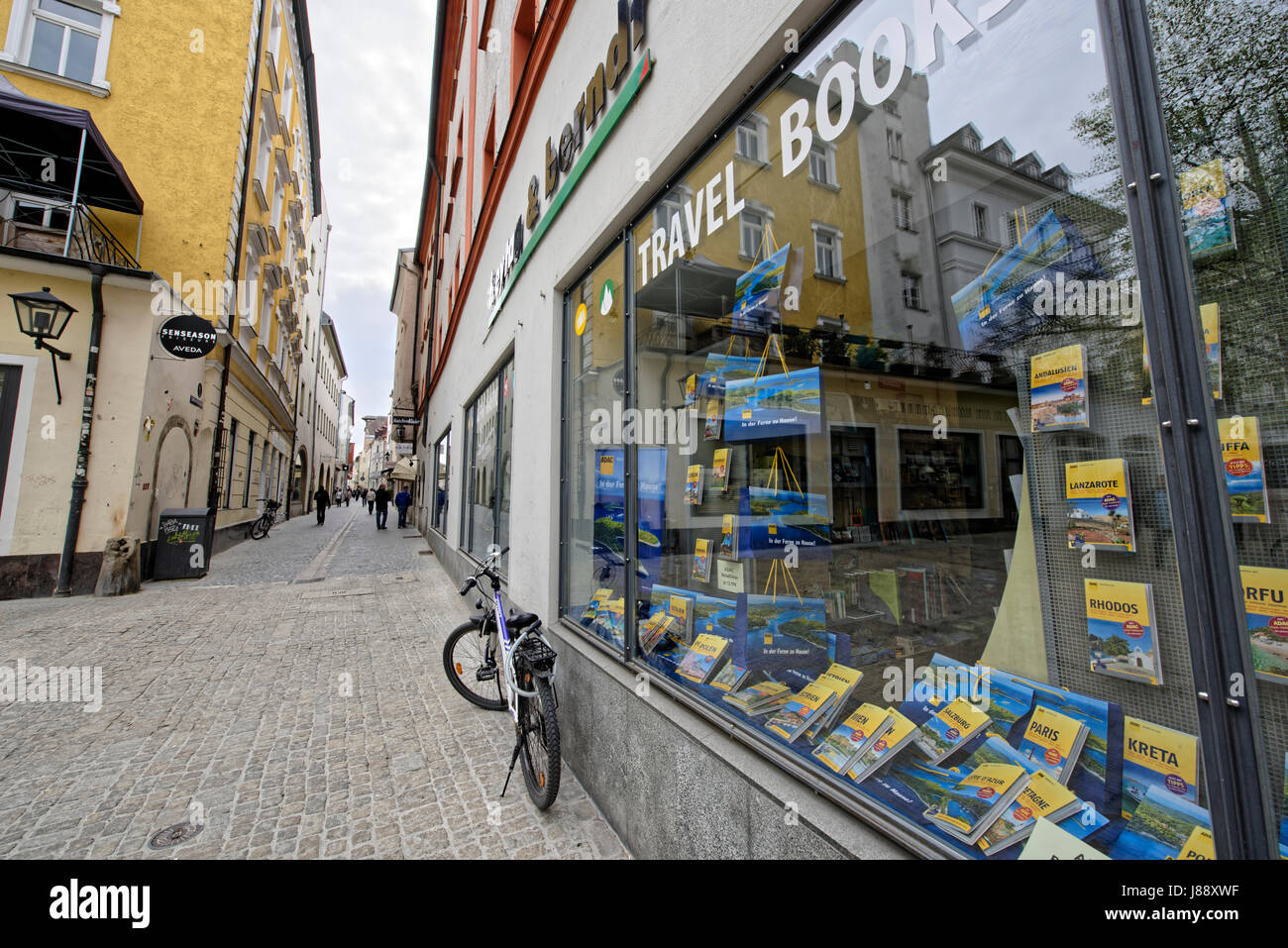 Regensburg (von lateinisch Castra Regina; auch lat. Ratisbona und Ratispona) ist die Hauptstadt des Regierungsbezirks Oberpfalz mit Sitz der Regierung Stock Photo