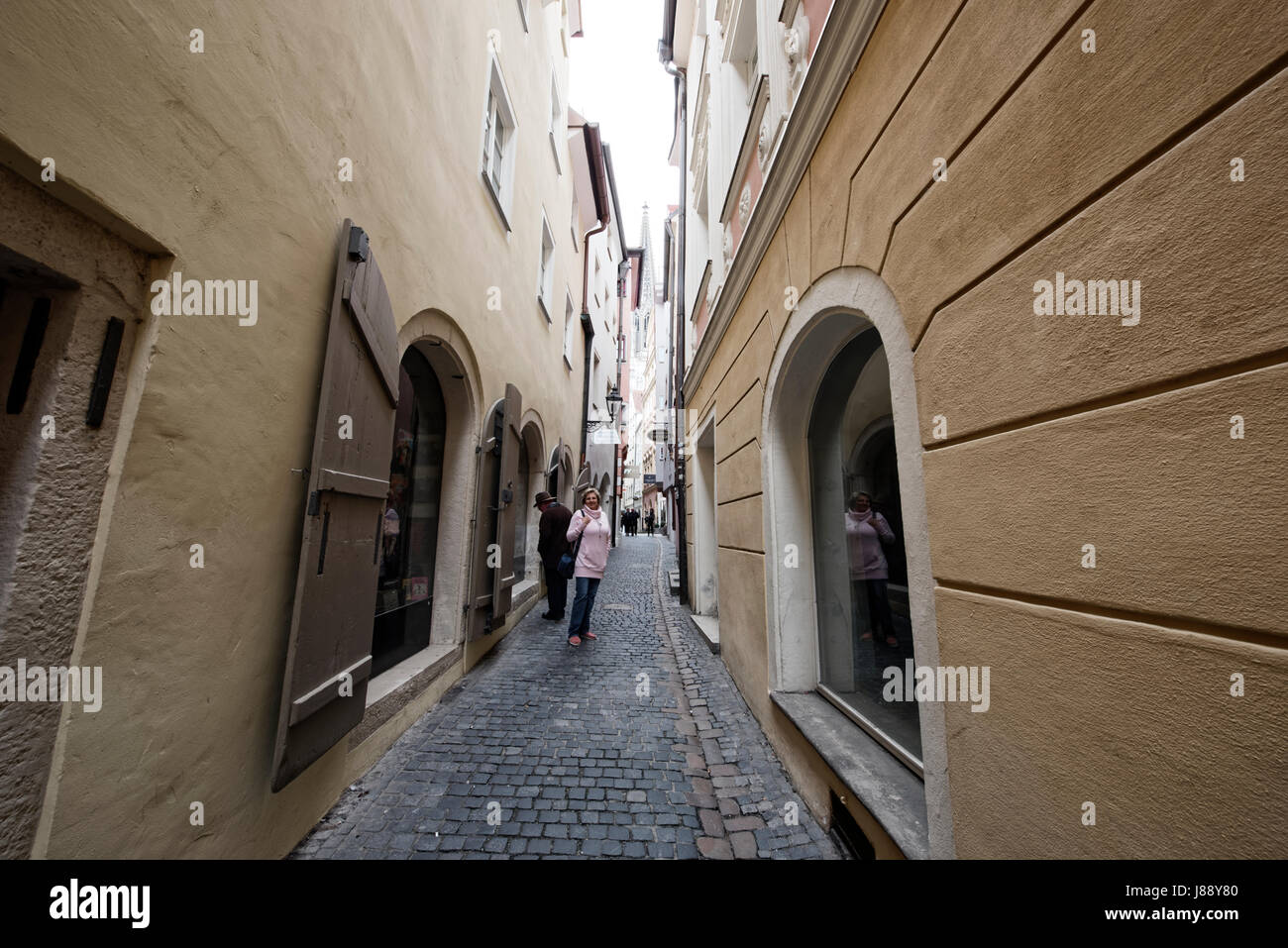 Regensburg (von lateinisch Castra Regina; auch lat. Ratisbona und Ratispona) ist die Hauptstadt des Regierungsbezirks Oberpfalz mit Sitz der Regierung Stock Photo